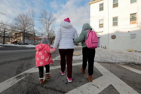 Courts Decide Opposing White House on Removing Central American Children and Venezuelans