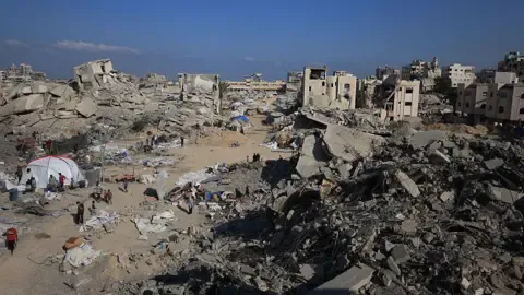 Military Armored Vehicles Push into Major Gazan Residential District