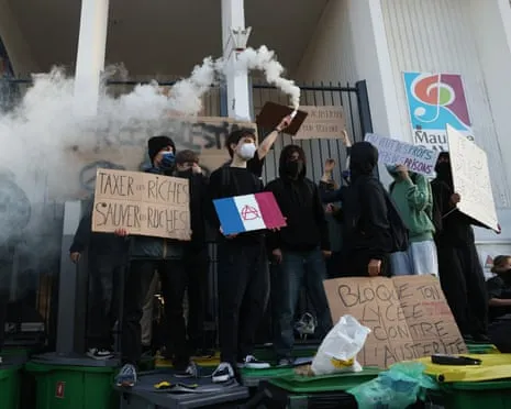 New France's PM Faces Intense Pressure as Countrywide Protests Paralyze Schools and Transportation