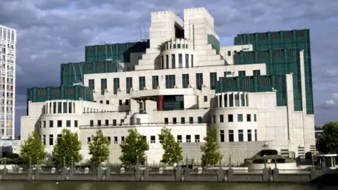 The UK's Secret Intelligence Service Rolls Out Dark Web Platform to Recruit Spies in Russia
