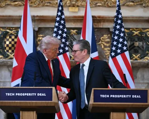 Trump Directs Criticism on Vladimir Putin and Commends UK in Joint Appearance with Starmer